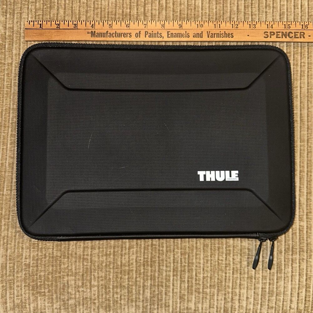 Thule Gauntlet Laptop Sleeve Case for  14" Apple MacBook Pro, 13" MACBOOK AIR